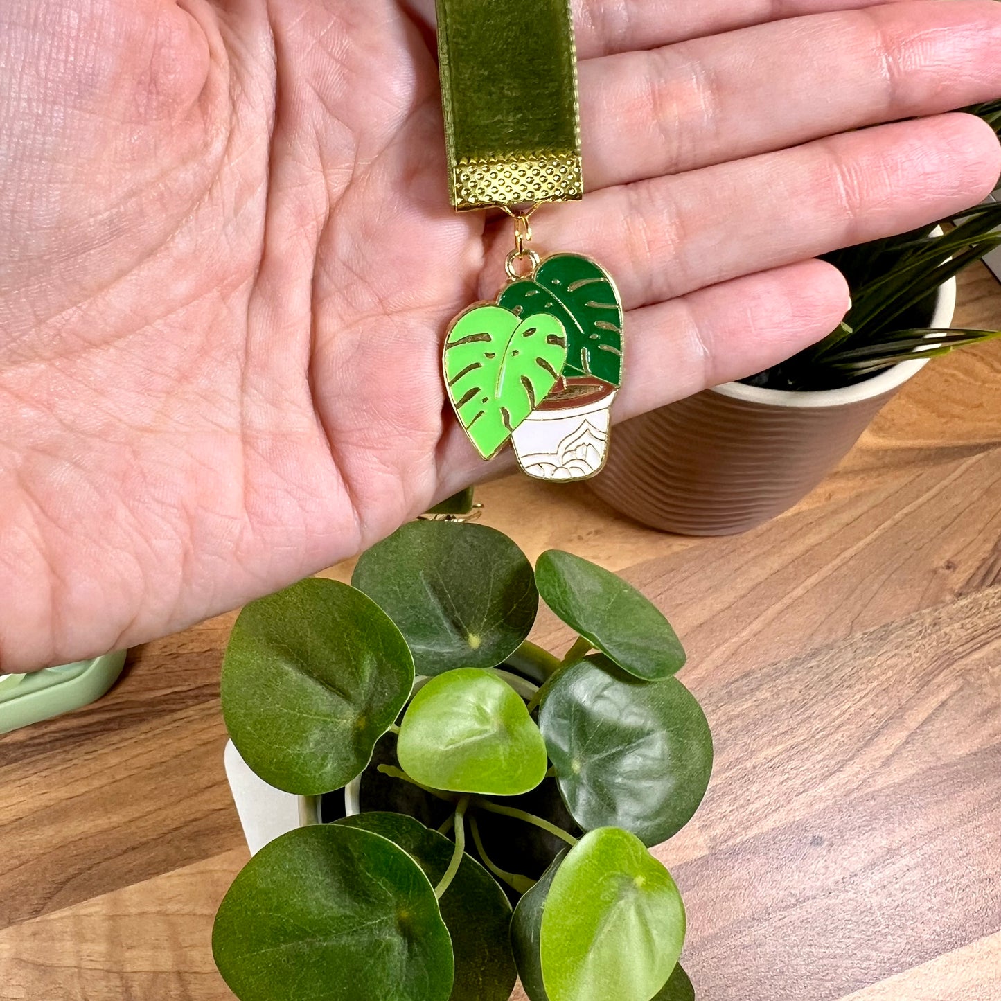 Green Velvet Clasp Bookmark