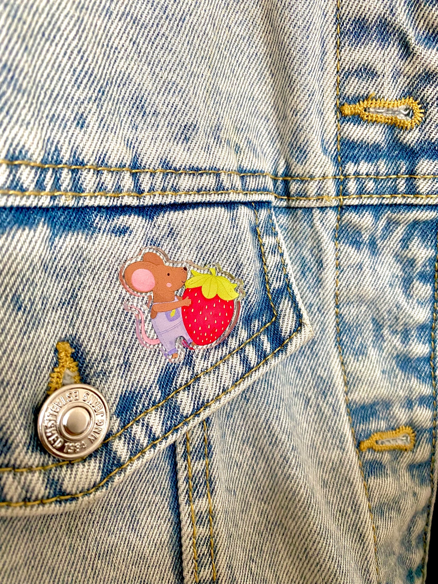'Berry Little Mouse' Pin Badge